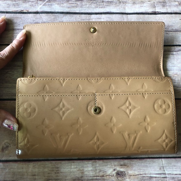 Louis Vuitton Vernis Beige Sarah long wallet. - Picture 5 of 10
